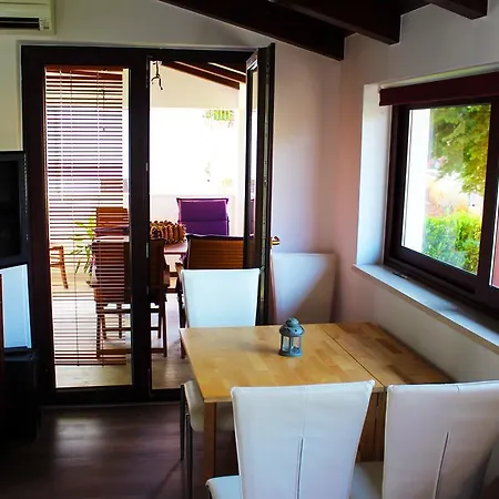 Pinia Apartment *